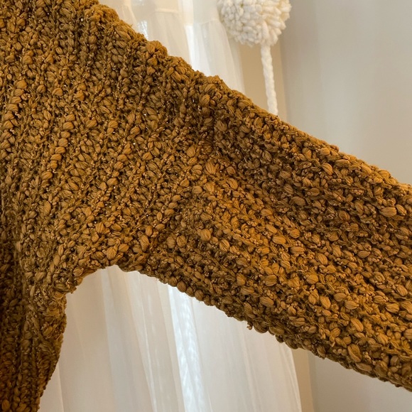Boutique Wishlist Sweater. Size: M/L. Brown, mustard color. V-neck. - Picture 4 of 4